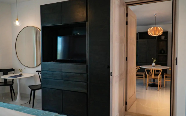 Flamboyan Hotel & Residences