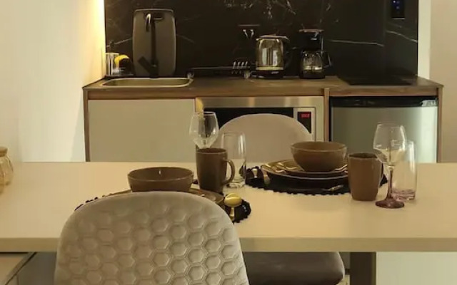 Xoe Mini-suites and Apartments