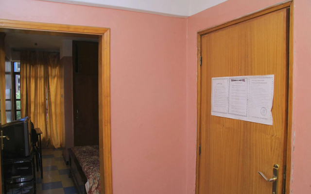Yonas Hotel