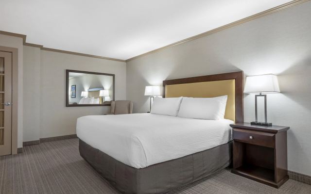 Best Western Plus Port O'Call Hotel