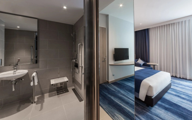 Holiday Inn Express Bangkok Soi Soonvijai by IHG