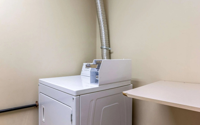 Econo Lodge Inn & Suites Evansville East