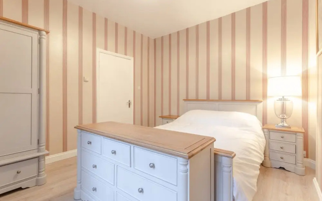 British Pad Near Earl's Court, Kens. & Hyde Park