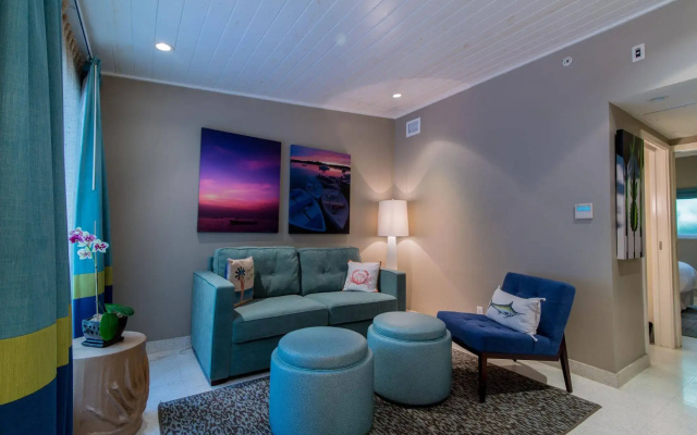 Orchid Key Inn - Adults Only