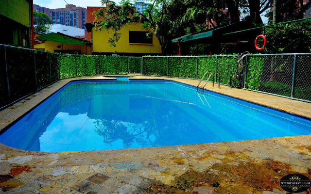 Pitstop Guest House