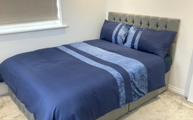 Immaculate 4-bed House in Horley