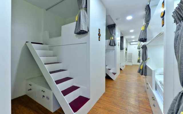 Backpacker Hostel - Adults Only