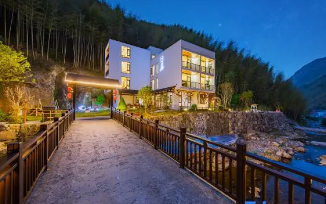 Anji Nuanshuiting · Waterfall Canyoning Vacation Boutique Stay (Jiangnan Tianchi)