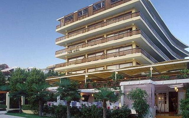 Отель Plaza Strand Vouliagmeni Греция, Афины - отзывы, цены и фото номеров - забронировать отель Plaza Strand Vouliagmeni онлайн вид на фасад