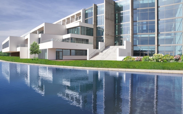 Отель Algarve Race Resort Hotel Португалия, Портимао - отзывы, цены и фото номеров - забронировать отель Algarve Race Resort Hotel онлайн вид на фасад