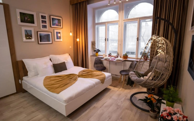 ⭑ Comfy VIP studio in the center with Netflix
