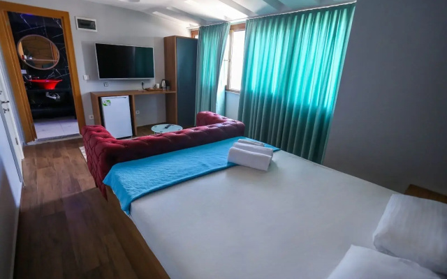 216 Eagle Palace Suite