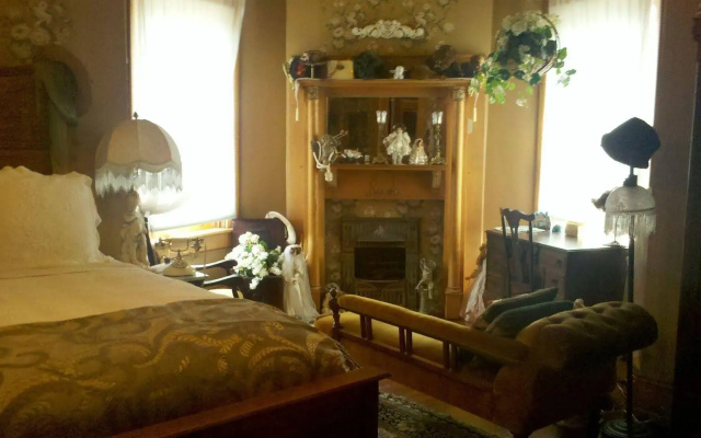 The Queen, A Victorian Bed & Breakfast