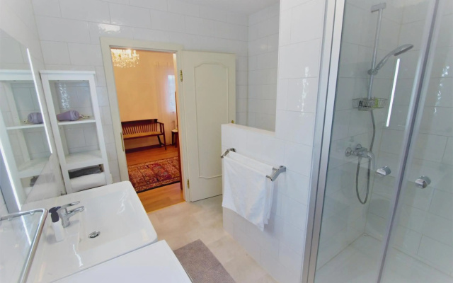 Hawei in Vienna - Doppelhaushälfte mit Garten und Pool zur Mitbenutzung
