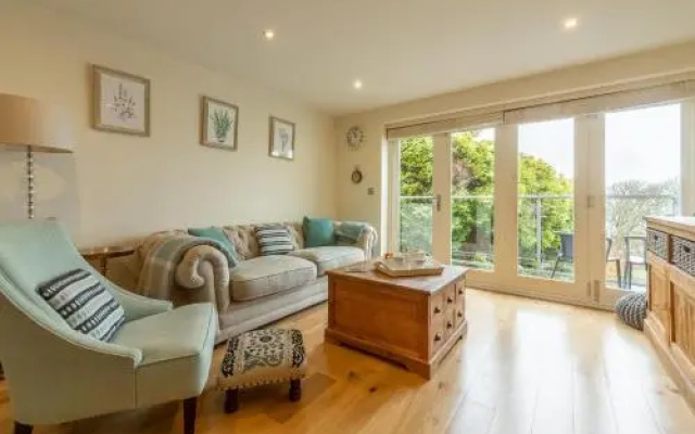 6 Sandy Lane