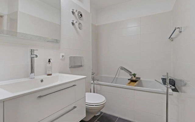 BRIGHT: The PENTHOUSE - Jacuzzi - BBQ - Parkplatz/Parking