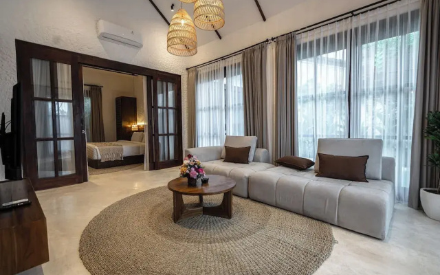 Moonlight EVDEkimi - Stylish 2BR escape with Tropical garden and Pool