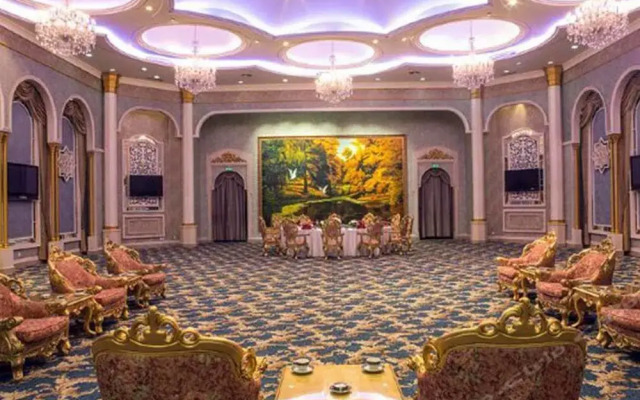 Hua Ling Grand