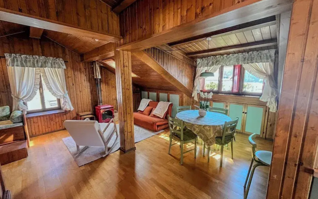 Renovated Mountain View Apartment