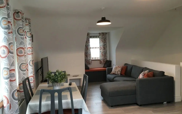 Sea & Mountain View-garden-wi-fi-parking- Sleeps 4