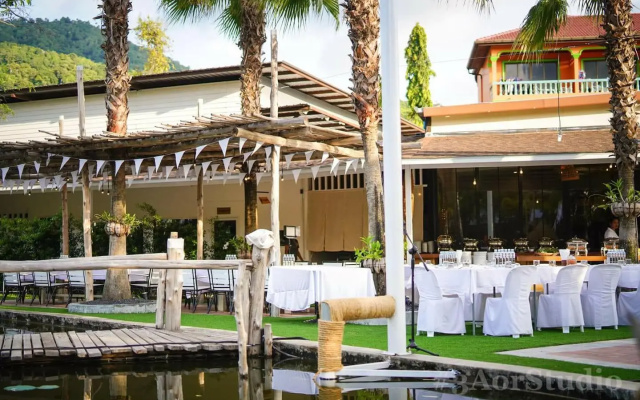 Отель Naina Resort & Spa