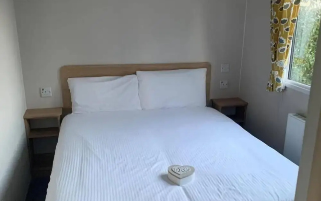 3 Bed Cabin - Sleeps 6 - Wifi, Free Parking, Pets