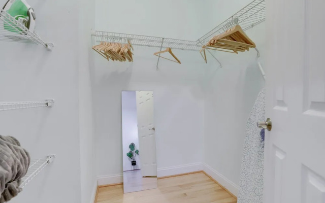 Exquisite 1 BR Apartment at Alexandria
