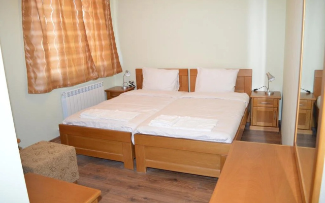 DE-YAN Guest House