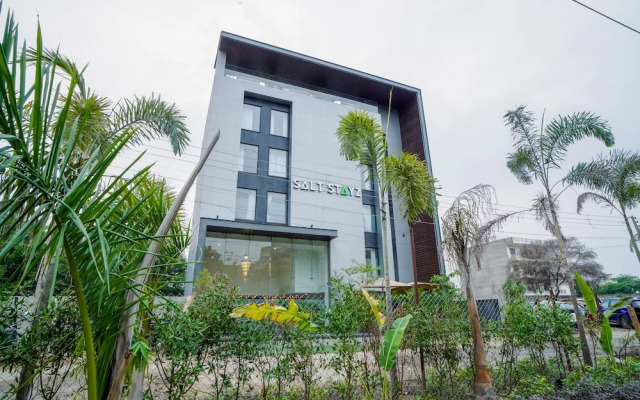 Saltstayz Select - Golf Course Road & Sector 57