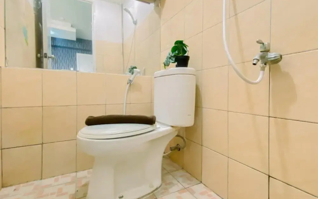 Comfortable And Homey 2Br Green Pramuka City Apartment
