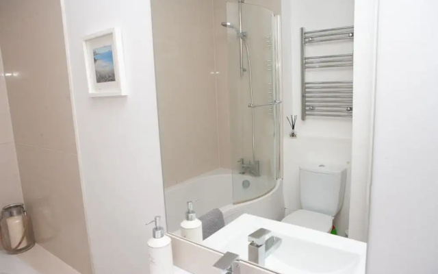 2 Bedroom Apartment in Prime Clifton Location