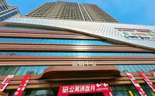 Zhihui Yunjian Homestay (Wuyue Plaza Customs Subway Station)