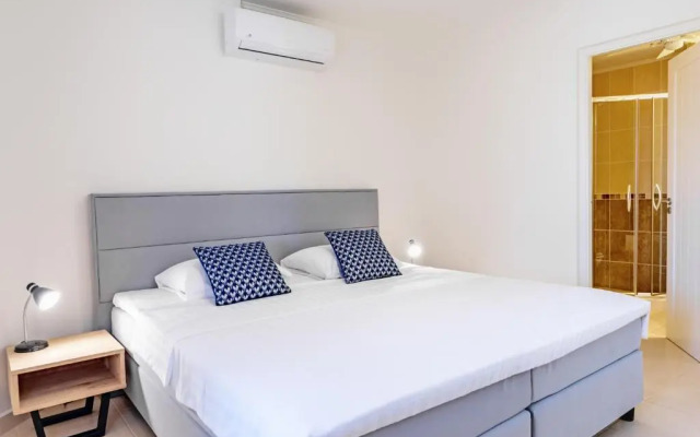 Bellevue Beach Apartments 5