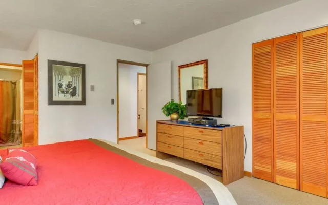 Meadow 24 2 Br condo by RedAwning
