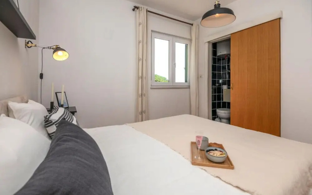 Awesome Apartment in Makarska With 3 Bedrooms and Wifi