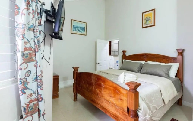 Loft - Sleeps 4 - Parking - Balcony