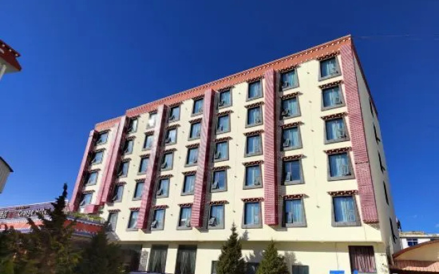 Orange Hotel (Shangri-La Ancient City)