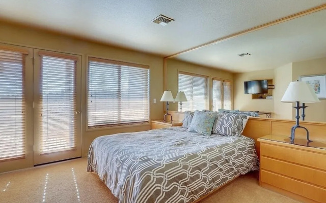 River Ridge 416a 2 Bedroom Condo by RedAwning