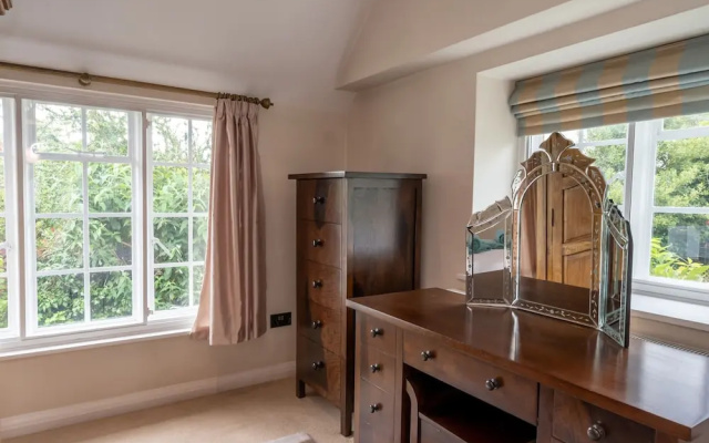 Cowdray Lodge