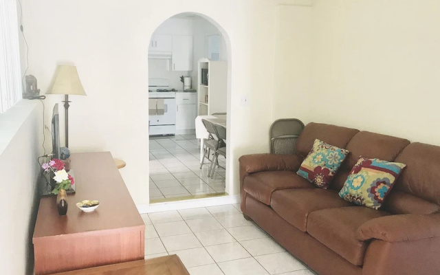 Entire 3 Bedrooms Guest House Close Beach Downtown