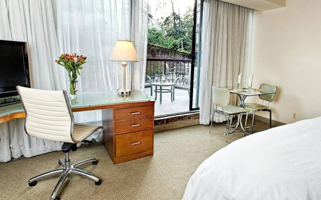 Georgetown Suites