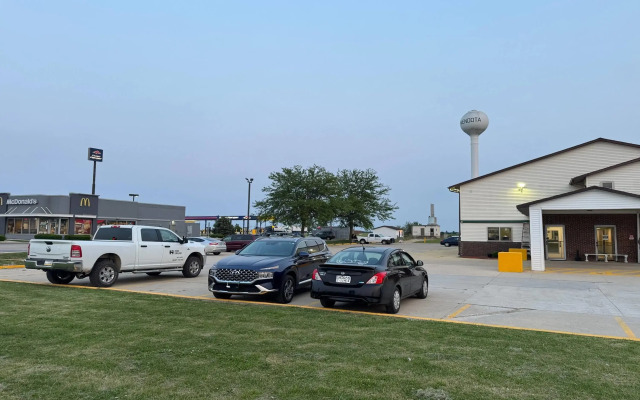 Super 8 by Wyndham Mendota I-39