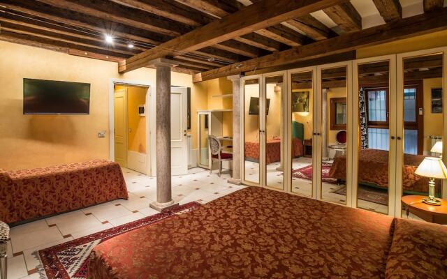 Fenice Apartments in Venice - Sant'Angelo 0