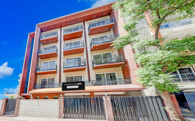 Super Townhouse Oak Sector 39 Medanta
