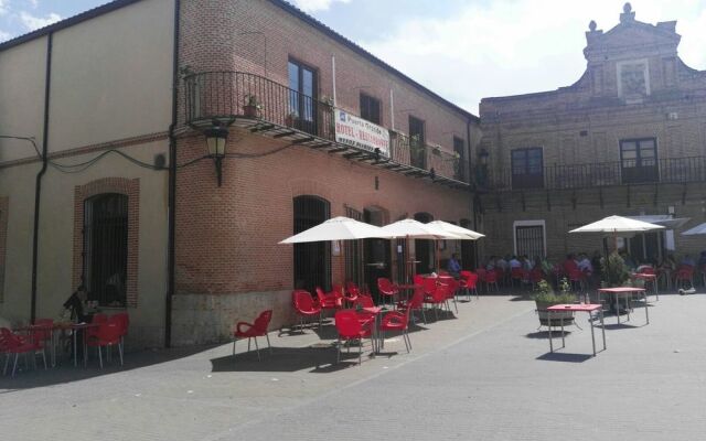 Отель Posada Plaza Mayor de Alaejos вид на фасад
