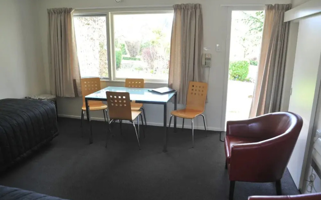 Alexandra Garden Court Motel