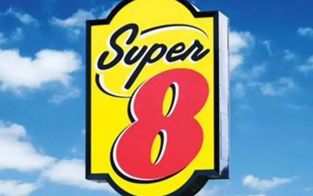 Super 8 by Wyndham Jinan Hua Long Lu