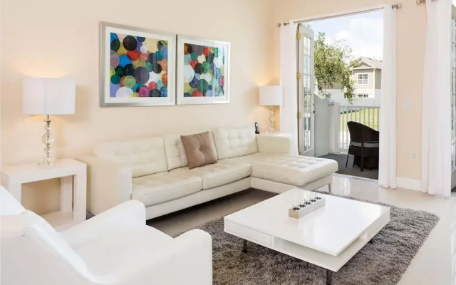 Condo Contemporary 3 Bedroom Reunion