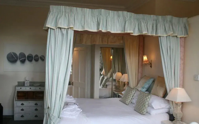 The Ilchester Arms Hotel