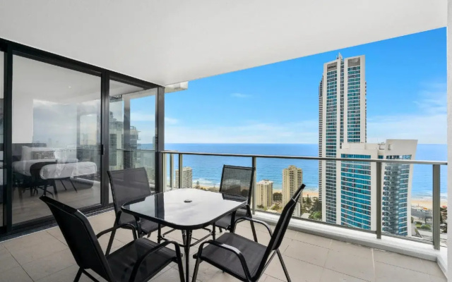 Circle on Cavill - HR Surfers Paradise